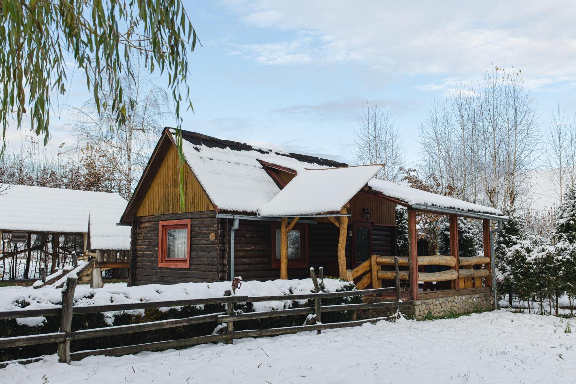 Hotel Kolyba Opryshkiv Nizhneye Selishche Exterior foto